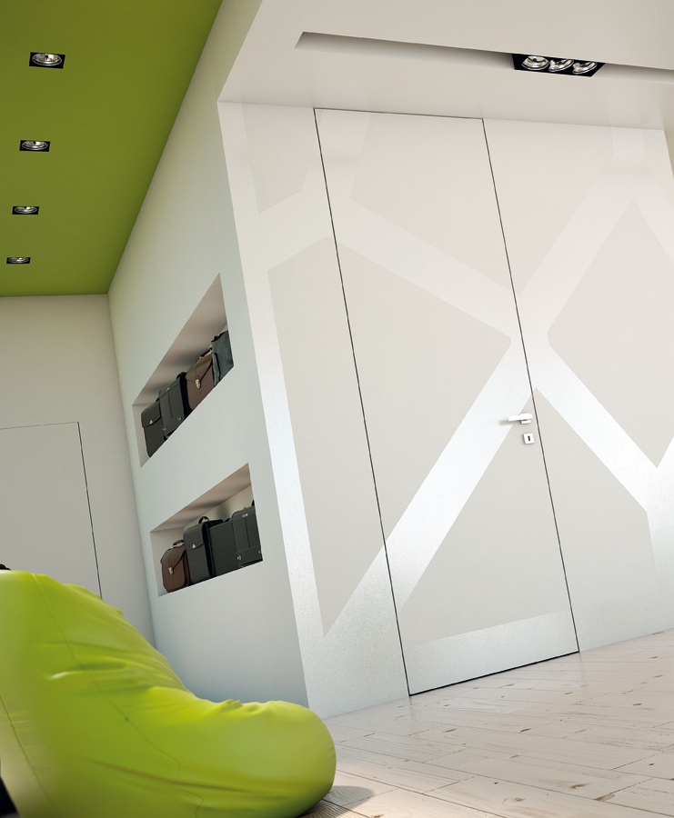 Moderne wandbündige Tür integriert in geometrische Wandgestaltung