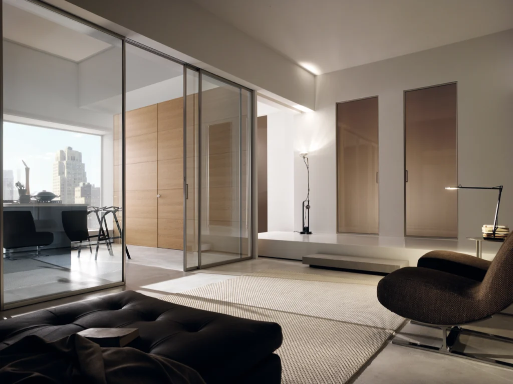 moderne lofttüren mit glas im minimalistischen schlafzimmer