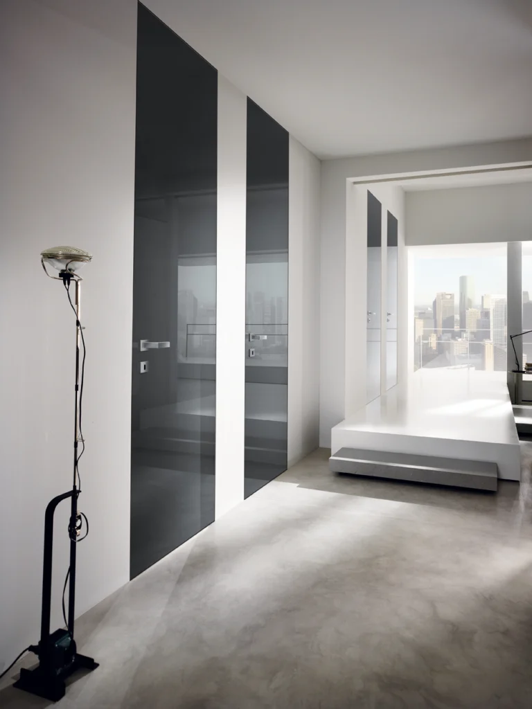 Moderne zargenlose Schlafzimmer-Türen mit wandbündiger Ausführung im minimalistischen Interior