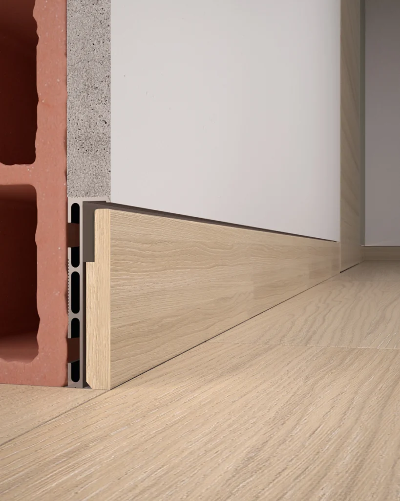 wandbündige eiche sockelleiste mit minimalistischer aluminiumführung