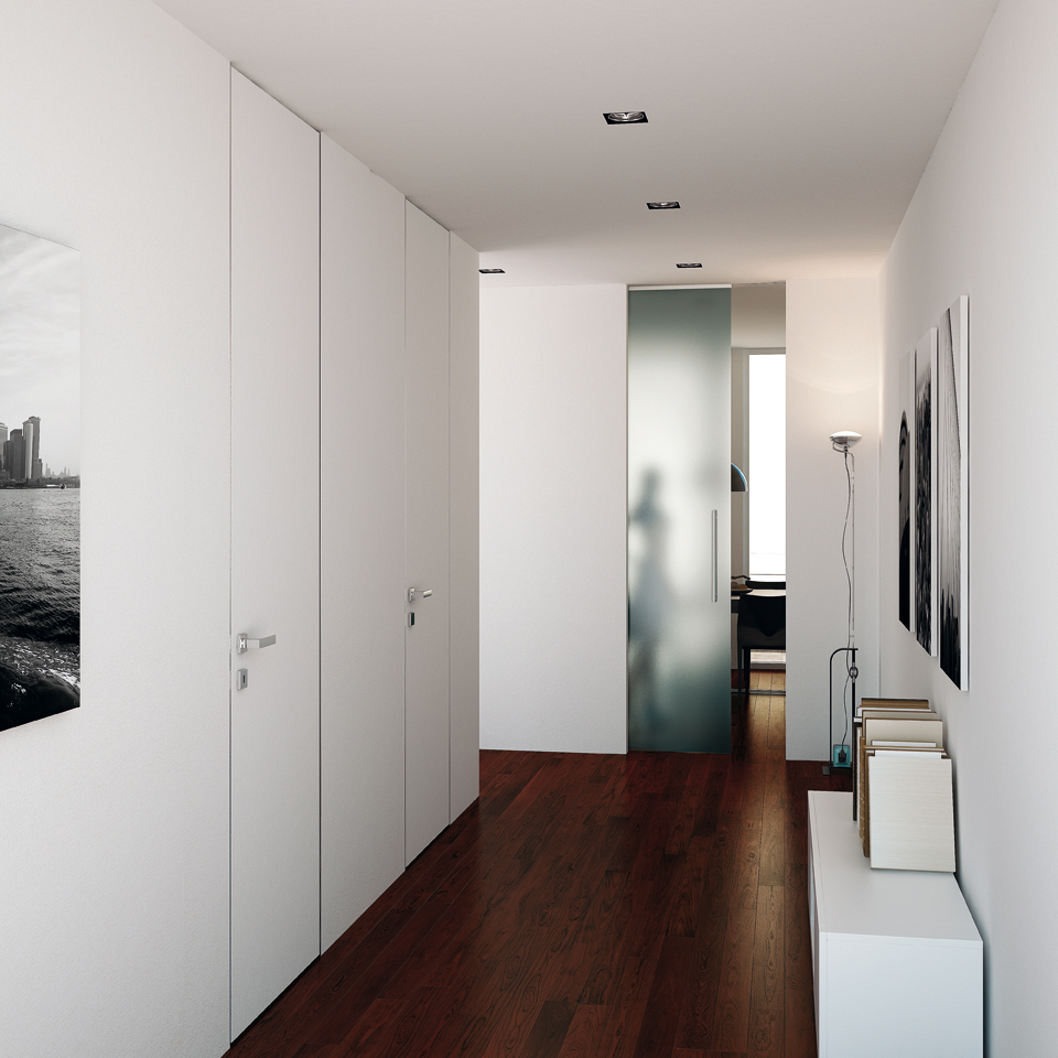 Wandbündige weiße Türen mit Parkettboden im modernen minimalistischen Flur