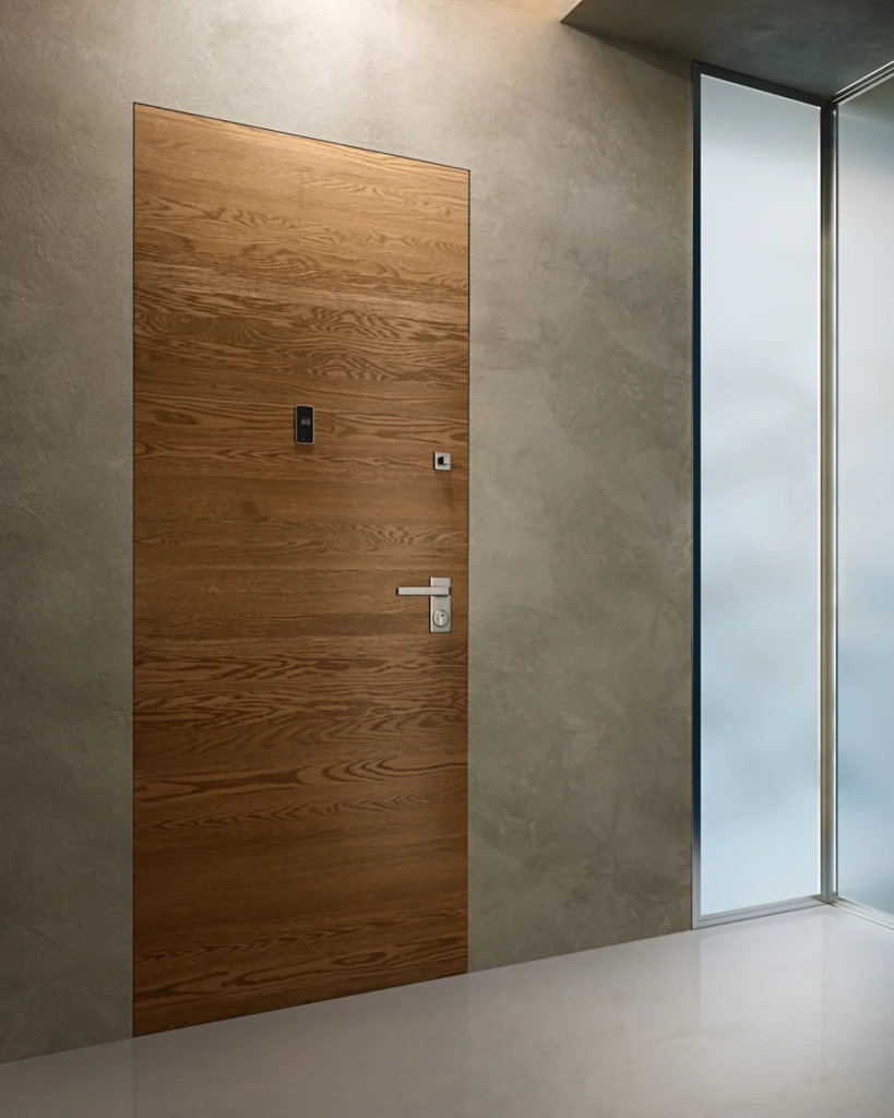 Moderne zargenlose Eiche-Eingangstür mit wandbündiger Holzoptik